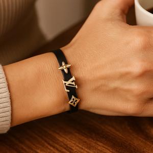 خرید آنلاین دستبند زنانه چرم مدل لویی ویتون از جنس استیل