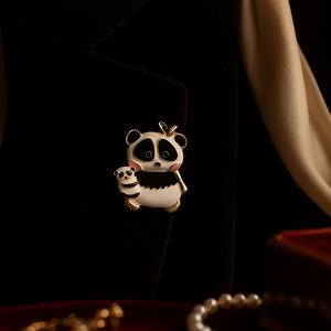 سنجاق سینه زنانه مدل پاندا از جنس ابکاری رادیوم