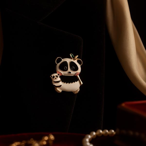 سنجاق سینه زنانه مدل پاندا از جنس ابکاری رادیوم