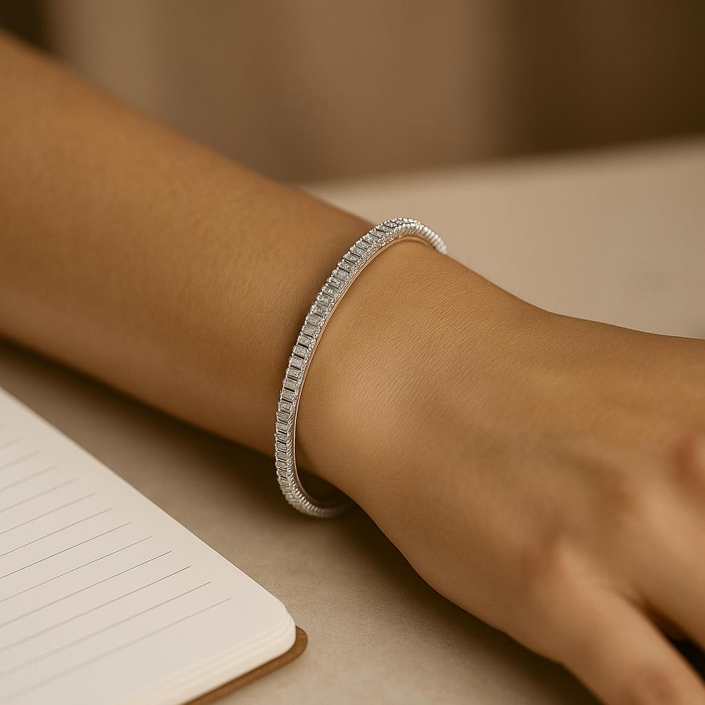 خرید اینترنتی دستبند زنانه بنگل مدل جواهری نگین باگتی از جنس ابکاری رادیوم