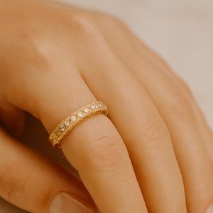 خرید اینترنتی انگشتر زنانه نگین گرد طرح نگین دار از جنس ابکاری رادیوم