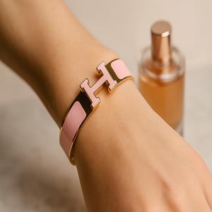 قیمت ارزان دستبند زنانه بنگل مدل هرمس از جنس استیل