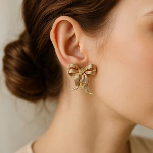 گوشواره زنانه میخی مدل پاپیون از جنس ابکاری رادیوم