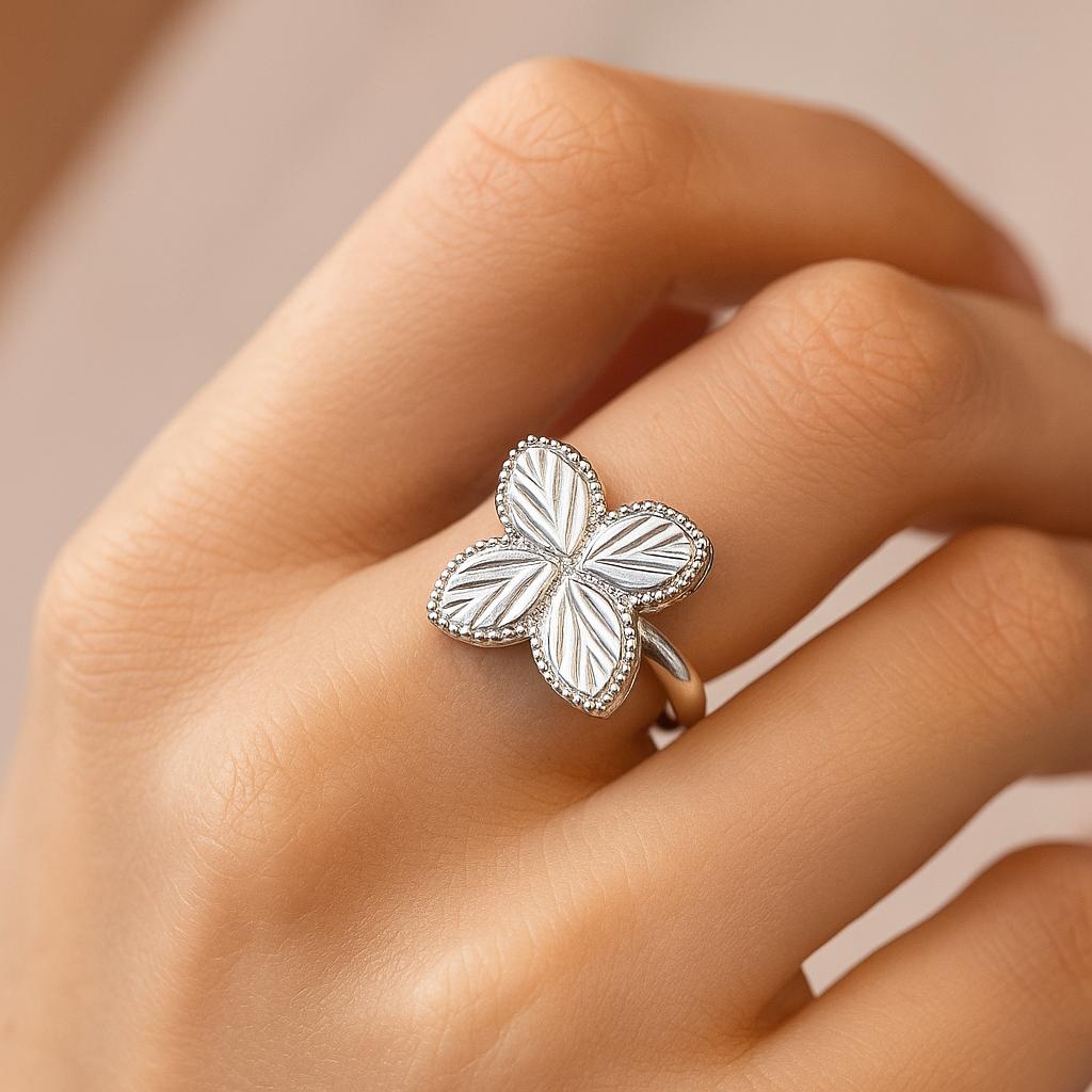 فروش اینترنتی انگشتر زنانه شیک طرح ونکلیف از جنس استیل