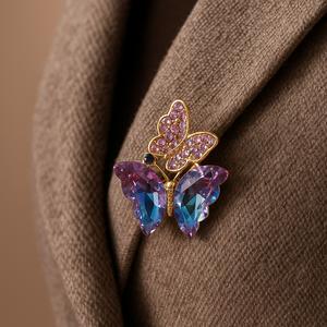 سنجاق سینه زنانه مدل پروانه از جنس ابکاری رادیوم