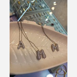 مشخصات گردنبند حروف نگین دار 