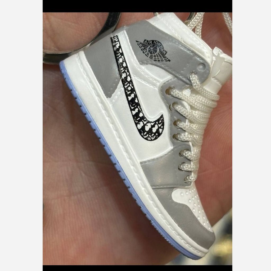 خرید آنلاین جاکلیدی طرح کتونی