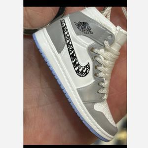 خرید آنلاین جاکلیدی طرح کتونی