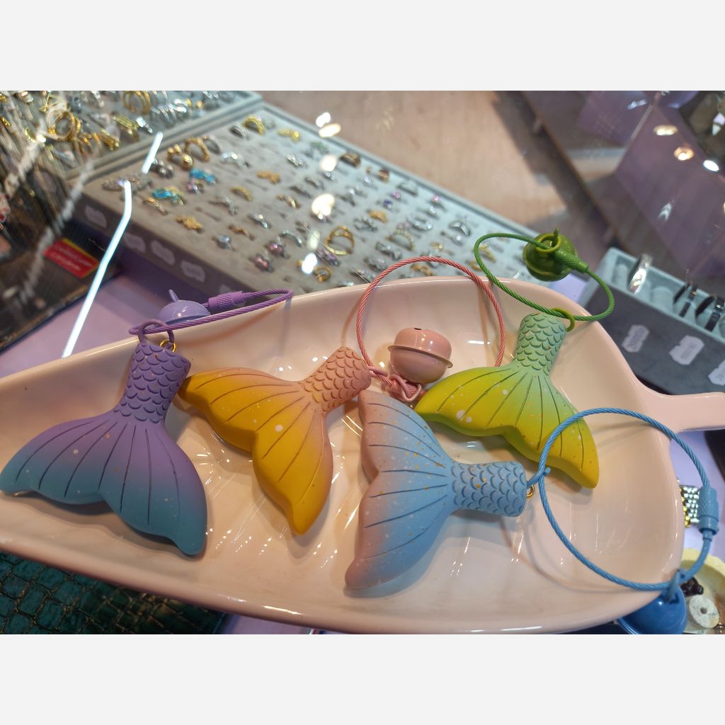 خرید آنلاین جاکلیدی  و آویز کیف دم دلفینی