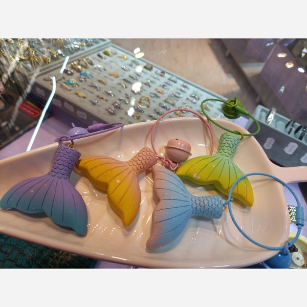 جاکلیدی  و آویز کیف دم دلفینی