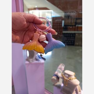 مشخصات جاکلیدی  و آویز کیف دم دلفینی