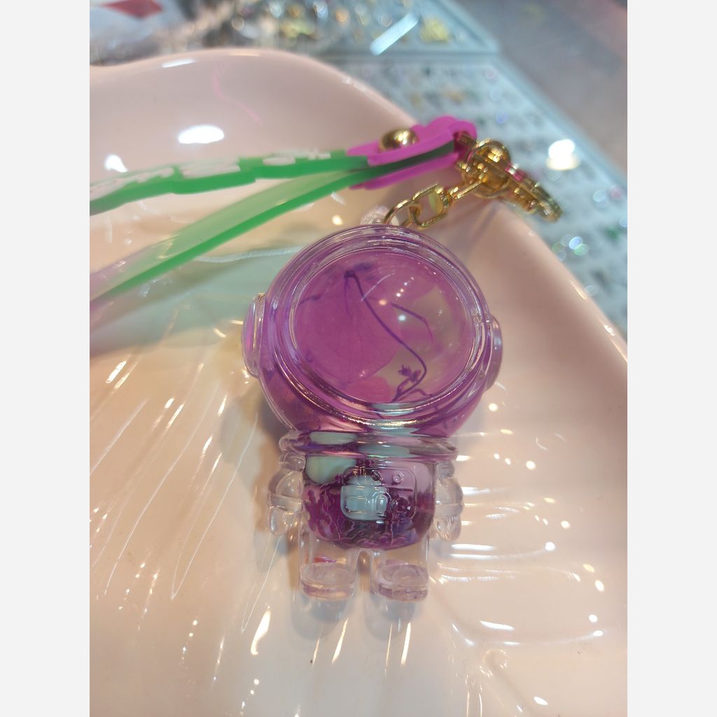 خرید آنلاین جاکلیدی اکواریومی طرح آدم فضایی 