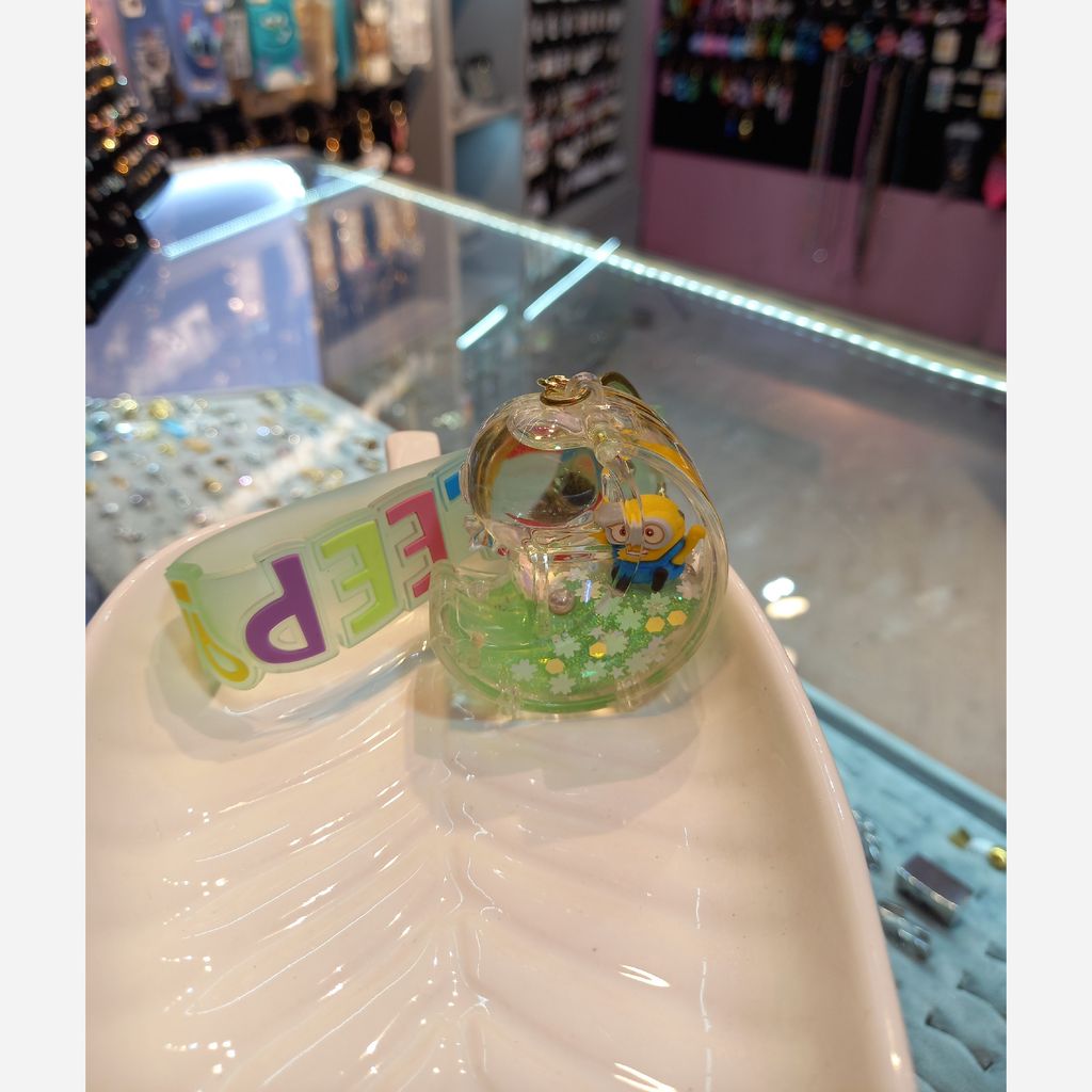 قیمت ارزان جاکلیدی اکواریومی طرح ماه و مینیون