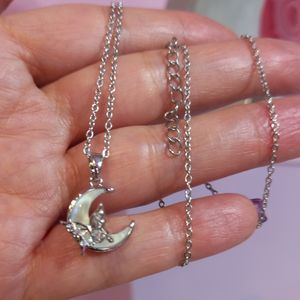 گردنبند ماه و پروانه
