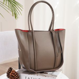 مشخصات کیف دوشی دلوان