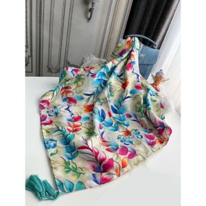 روسری نخی قواره 140 نخ گلوریا مدل خوشه