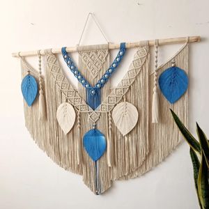 دیوار کوب‌ بزرگ مکرومه بافی