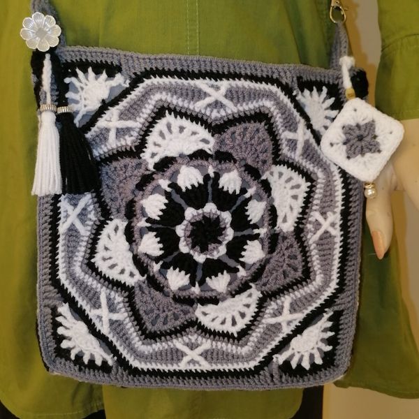 کیف رودوشی طرح کاشی ایرانی دستبافت کد 07214