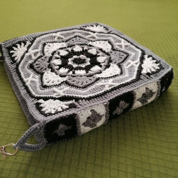 کیف رودوشی طرح کاشی ایرانی دستبافت کد 07214