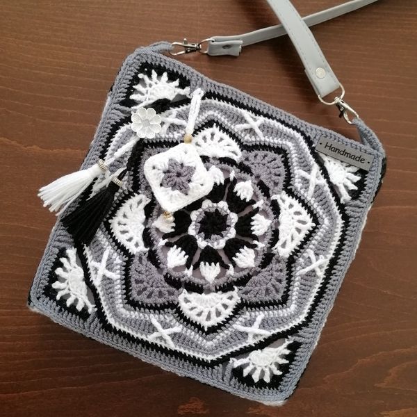 کیف رودوشی طرح کاشی ایرانی دستبافت کد 07214