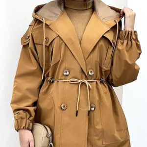 خرید انلاین بارونی زنانه کلاهدار طرح آیسودا