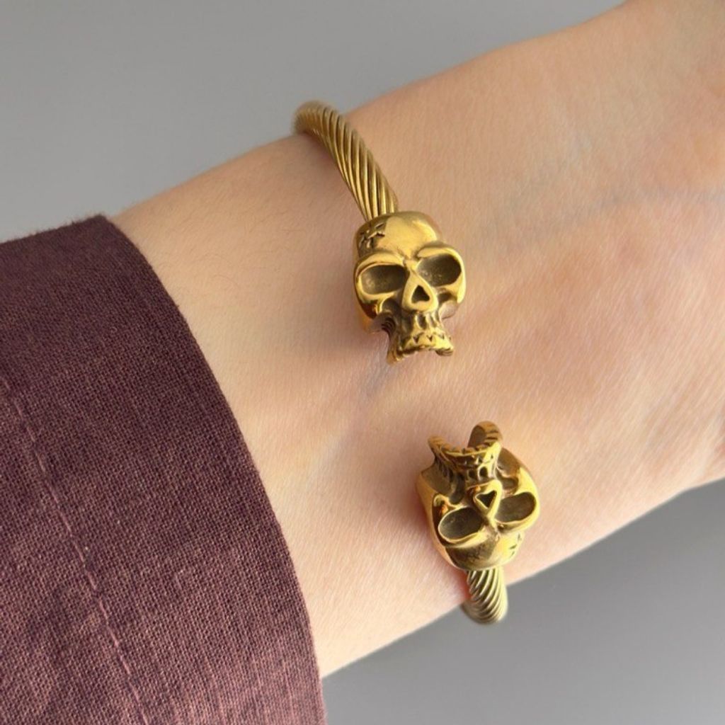 خرید آنلاین دستبند مردانه طرح اسکلت