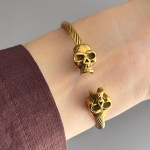 دستبند مردانه طرح اسکلت