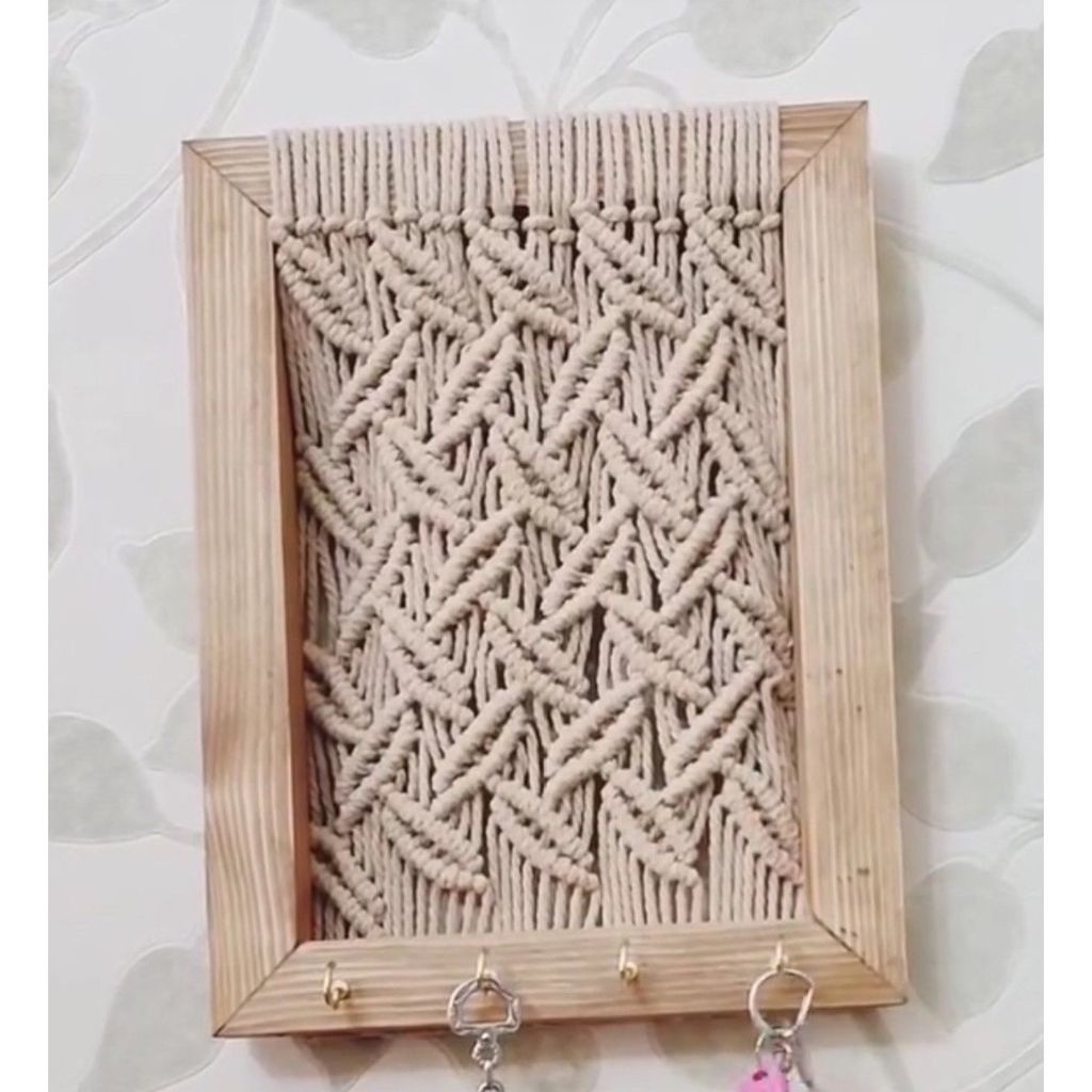 خرید اینترنتی جاکلیدی مکرومه بافی چوبی طرح آنیسا