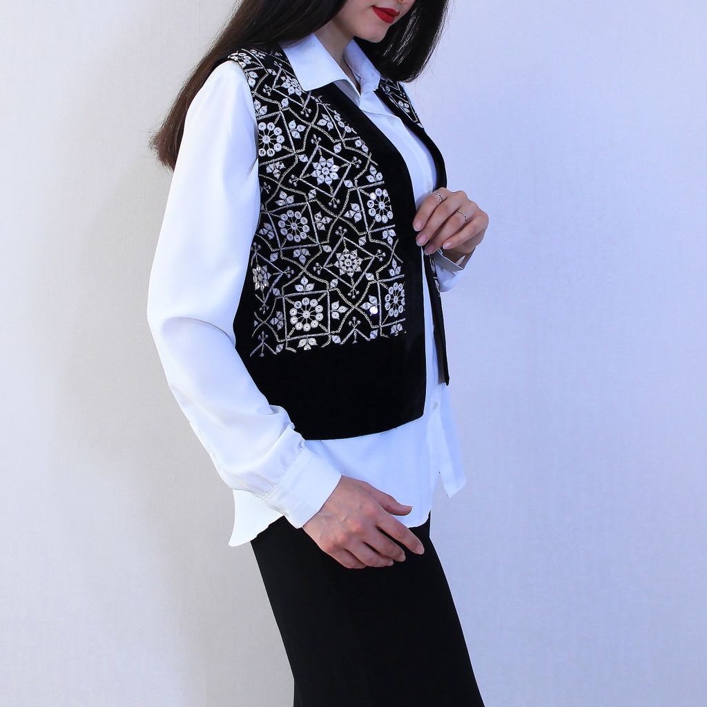 قیمت ارزان جلیقه سوزن دوزی نورا