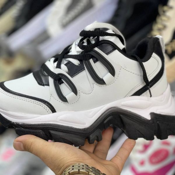 کفش اسپرت زنانه سفید مدل گوشواره ای