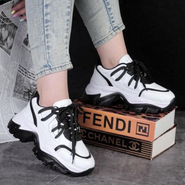 کفش اسپرت زنانه سفید مدل گوشواره ای