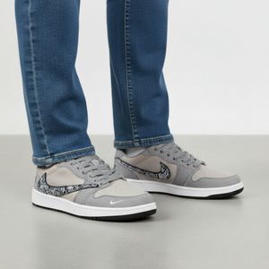 مشخصات نایک ترویس طرح دیور Dior ‌Travis