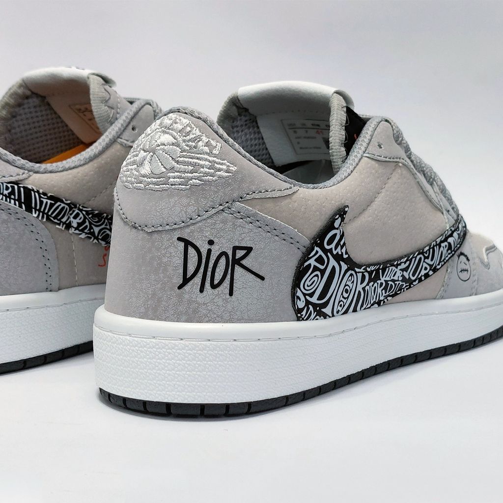 مشخصات نایک ترویس طرح دیور Dior ‌Travis