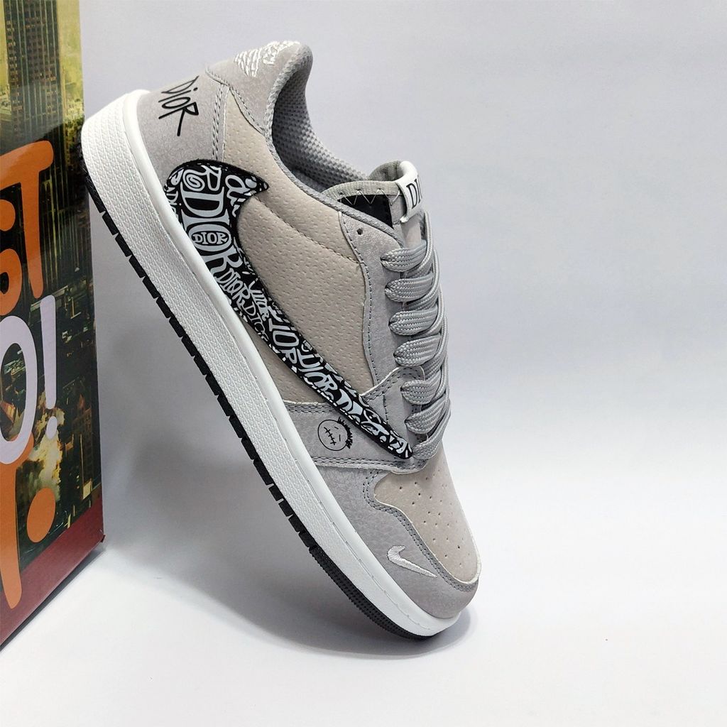 مشخصات نایک ترویس طرح دیور Dior ‌Travis