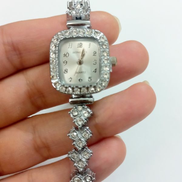 ساعت طرح جواهری نقره‌ای