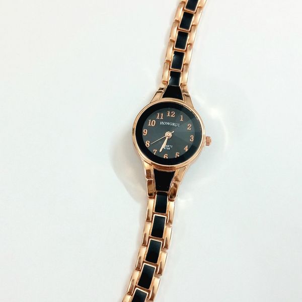 ساعت صدفی مشکی طلایی