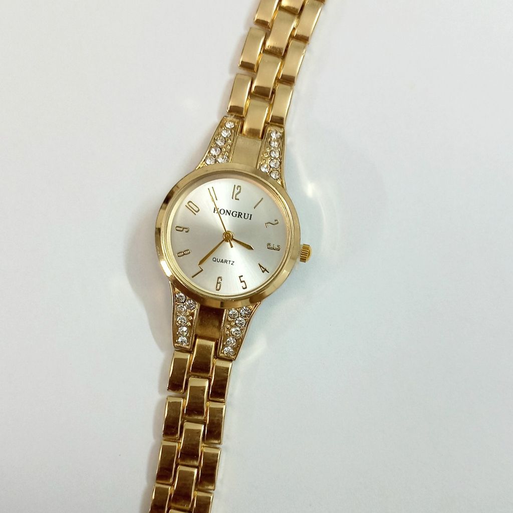 خرید آنلاین ساعت طلایی زنانه