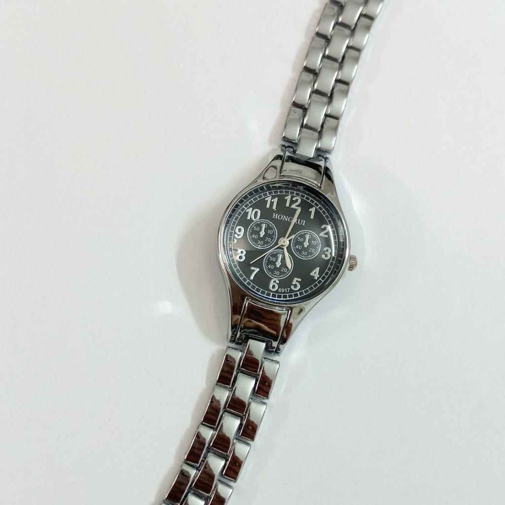 مشخصات ساعت طرح سه موتوره