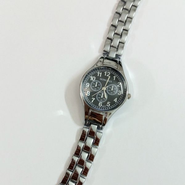 ساعت طرح سه موتوره