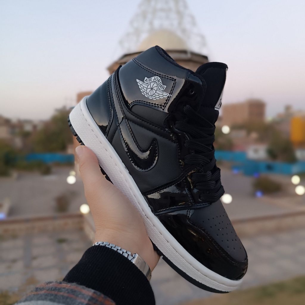 خرید اینترنتی کتونی مردانه جردن وان ورنی ساقدار مشکی کیفیت بالا