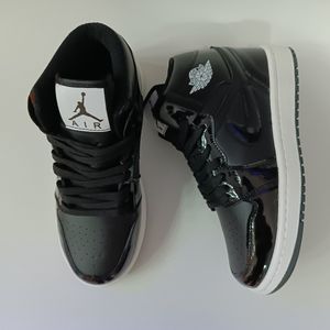 خرید آنلاین کتونی مردانه جردن وان ورنی ساقدار مشکی کیفیت بالا