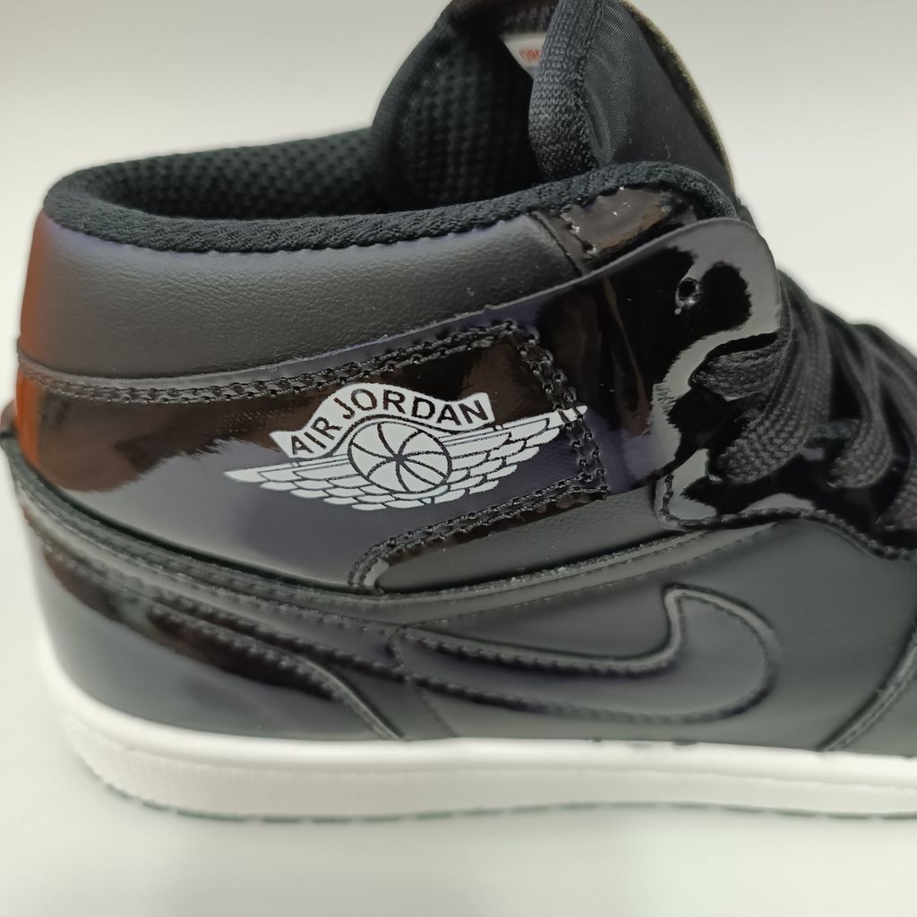 فروش اینترنتی کتونی مردانه جردن وان ورنی ساقدار مشکی کیفیت بالا