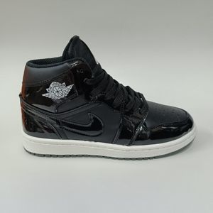 خرید انلاین کتونی مردانه جردن وان ورنی ساقدار مشکی کیفیت بالا