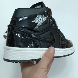 فروش اینترنتی کتونی مردانه جردن وان ورنی ساقدار مشکی کیفیت بالا