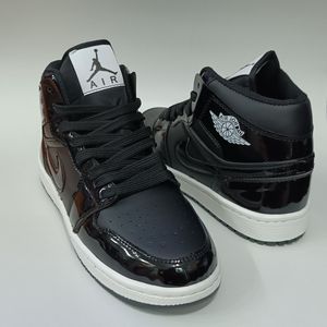 خرید آنلاین کتونی مردانه جردن وان ورنی ساقدار مشکی کیفیت بالا