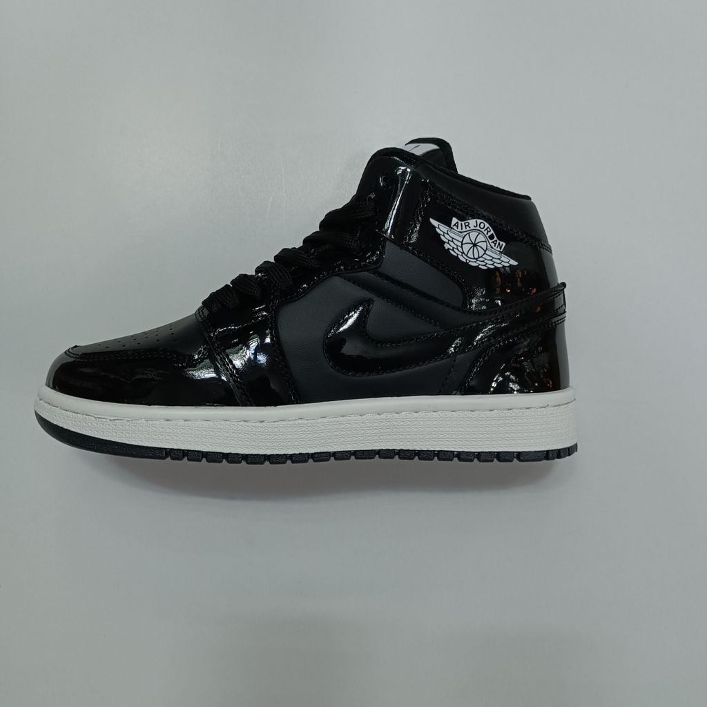 فروش اینترنتی کتونی مردانه جردن وان ورنی ساقدار مشکی کیفیت بالا