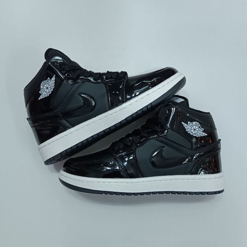 فروش اینترنتی کتونی مردانه جردن وان ورنی ساقدار مشکی کیفیت بالا