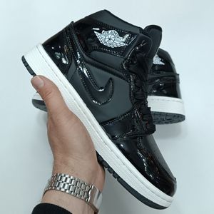 مشخصات کتونی مردانه جردن وان ورنی ساقدار مشکی کیفیت بالا