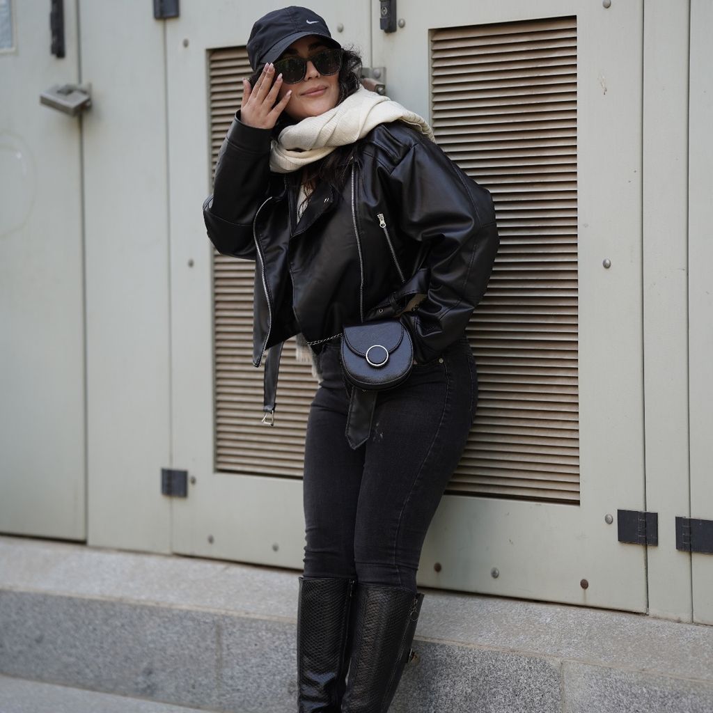 مشخصات کت چرم زنانه