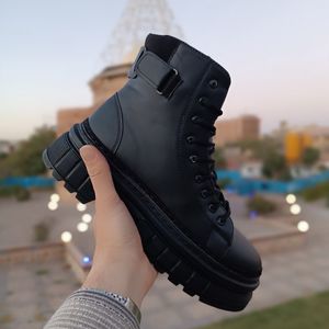 بوت مردانه برشکا بنددار بغل زیپ مشکی کیفیت بالا